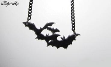 Schwarze Halskette mit 4 Harz Fledermäusen