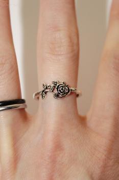 Huitan Vintage Ring Black Rose