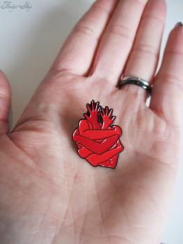 Anstecker Pin "Heart Hug" Metall Brosche