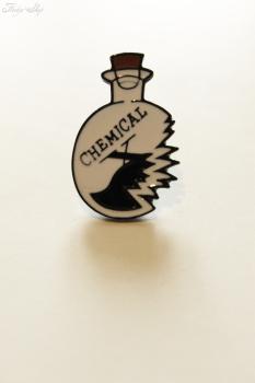Anstecker Pin "Chemical Bottle" Metall Brosche