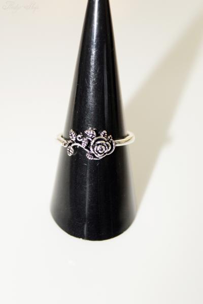 Huitan Vintage Ring Black Rose