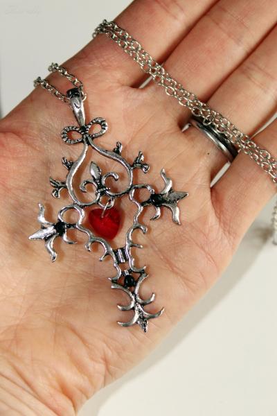 Halskette Kreuz mit rotem Herz Vintage Stil